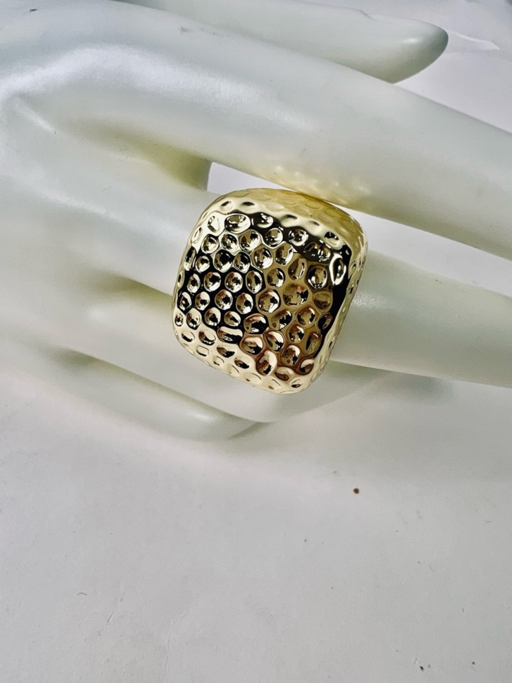 FAC Fifth Avenue Collection Gold‎ Tone Textured Statement Ring Size 7